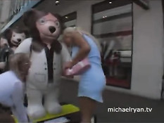 Публичный секс с блондинкой в Швейцарии