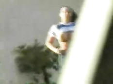 Джианна бегает по улице топлесс демонстрируя сиськи