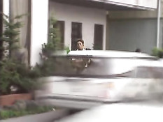 Японская девушка сосёт член в лесу у дерева