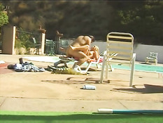 Сладкий персик трахается с парнем у бассейна