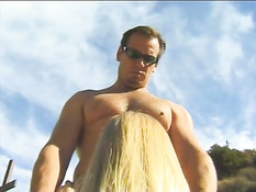 Сладкий персик трахается с парнем у бассейна