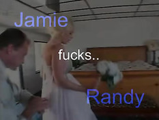 Молодая жена Джейми хочет получить удовольствие