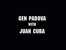 Возбуждённая девка с косичками сосёт член и лижет анус