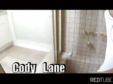 Белое семя капает на её большие сиськи