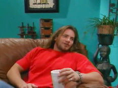 Безбашенная медсестра сосёт пациенту член и трахается