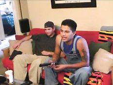 Два парня решили заняться совместной мастурбацией