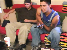 Два парня решили заняться совместной мастурбацией