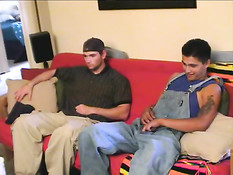 Два парня решили заняться совместной мастурбацией