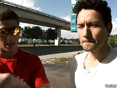 Мужская ебля под голубым летним небом