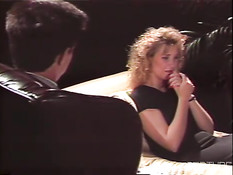 Горячая блондинка занимается безумным сексом