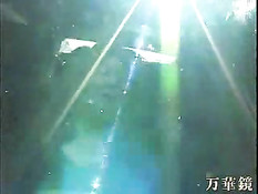 Японскую зрелую шлюху трахают фаллосом в автомобиле