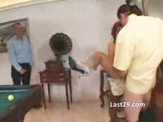 Пожилая тётка анально отодрана на бильярдном столе