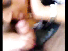 Зрелая блондинка сосала мужику член в автобусе