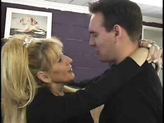 Зрелую блондинку отодрали анально и вагинально