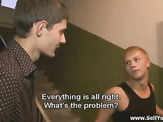 Сдал свою девчонку другому парню за деньги