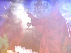 Дикая шлюха лесбиянка ебала девушек страпоном