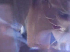 Дикая шлюха лесбиянка ебала девушек страпоном