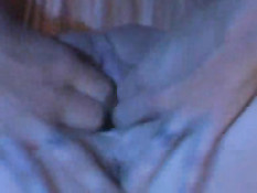 Дикая шлюха лесбиянка ебала девушек страпоном