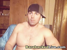 Сексуальный парень дрочит свой большой член