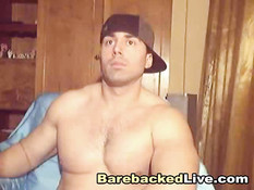 Сексуальный парень дрочит свой большой член