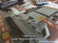 Парень одолжил свою девушку другу за просроченный долг