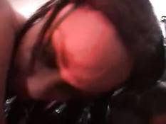 Мужик кончил на спину чёрной проститутки