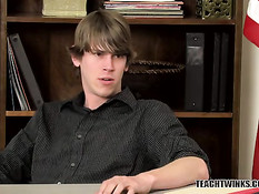 Новенький вынужден сосать член старосте группы