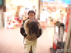 Эта смешная девчонка очень любит секс-приколы