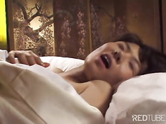 Кимоно не остановит его, перед такой красивой девушкой