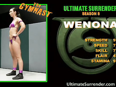 Хорошо обученная борьбе Уэнона борется с девушкой Cece