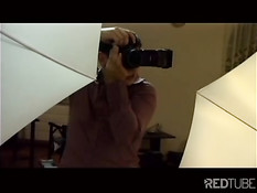 Съемка постепенно превращается в нежный секс