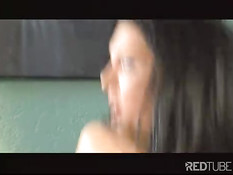 Красотка в чёрных чулках трахалась с серьёзным парнем