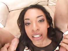 Она сосёт много разных членов