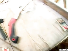 Множество девчонок сосут члены счастливым парням