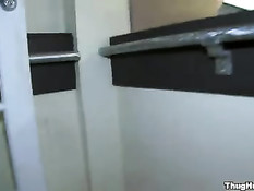 Молодого оттрахали в задницу в клубе