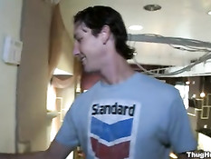 Молодого оттрахали в задницу в клубе