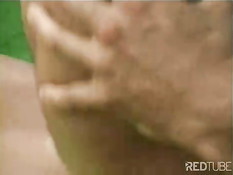 Горячий минет на шезлонге возле бассейна