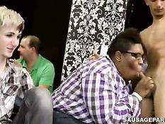 Конкурс среди мальчиков на лучший отсос