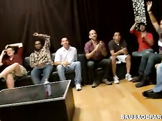 Конкурс среди мальчиков на лучший отсос