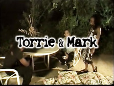 Сладкая чёрная девушка и двое мужчин