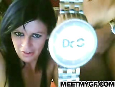 Молодая девушка с волосатой пиздой трахается с парнем