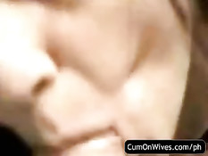 Девушка сосёт и дрочит член руками