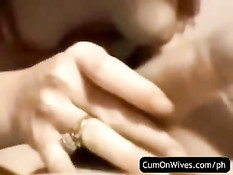 Девушка сосёт и дрочит член руками