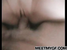 Девушка подчёркивает свою сексуальность примеряя нижнее бельё