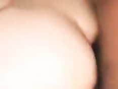 Прекрасную японскую девушку удовлетворяет группа парней