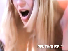 Секс с девушкой в шляпе и сетчатых чулочках