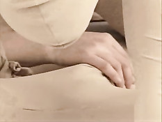 Пара полностью укутанная в чулок занимается любовью