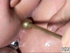 Девушка из Питтсбурга закована в цепи и посажена в клетку