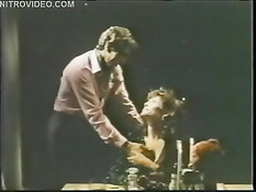 Супружеская пара занимается любовью после ужина