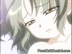 Мужик ласкает молоденькую цыпочку